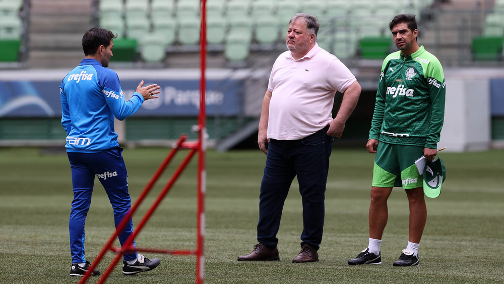 Palmeiras inicia reformulação pelo ataque com duas saídas, fica perto de reforço e define perfil para 9