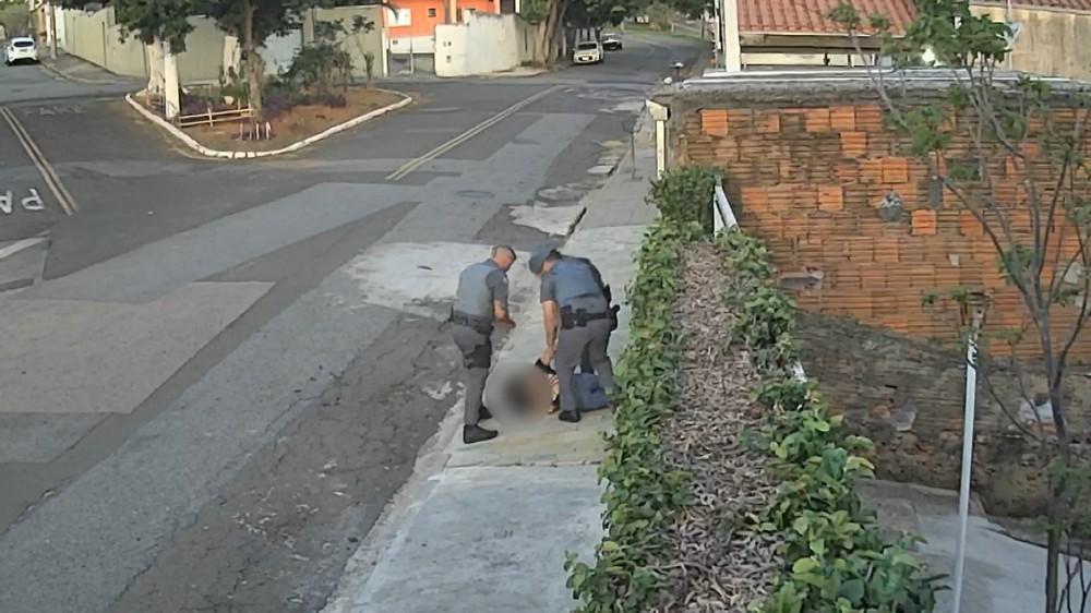 VÍDEO: policial militar agride dona de casa com soco no rosto no interior de SP