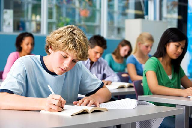 Aluno Monitor do BEEM: SP vai selecionar 12 mil estudantes da 3ª série do Ensino Médio para programa inédito de monitoria