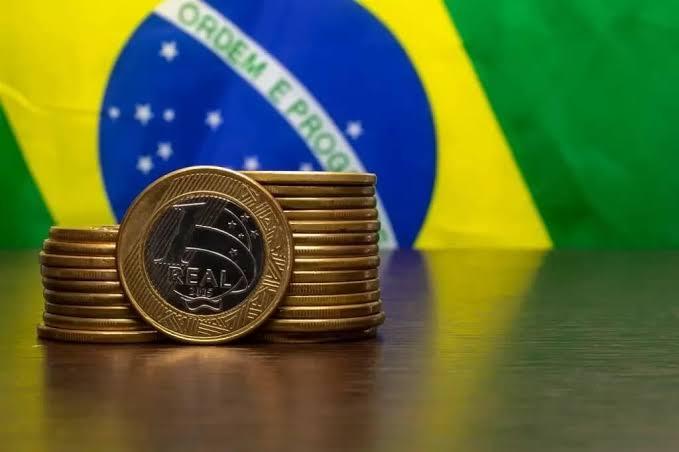 Economistas tentam explicar o sobe e desce do real em relação à moeda americana