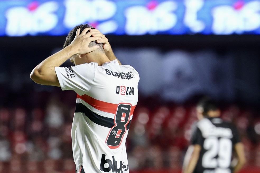Oscar diz que faltou entrega do São Paulo em derrota para Ponte: 