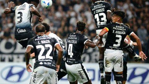 Corinthians vence o Barcelona-EQU por 2 a 0, mas é eliminado da Libertadores