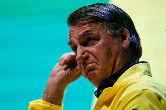 Licença de Eduardo pode indicar possível tentativa de fuga de Bolsonaro para os EUA, avaliam ministros do STF