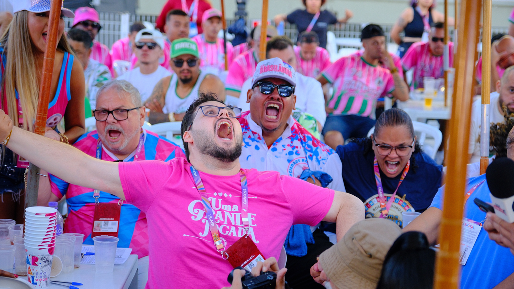 Rosas de Ouro é campeã do carnaval de SP após 15 anos
