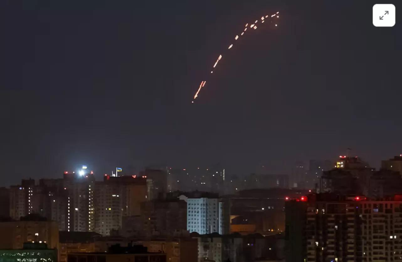 Ucrânia lança ataque massivo de drones contra Moscou