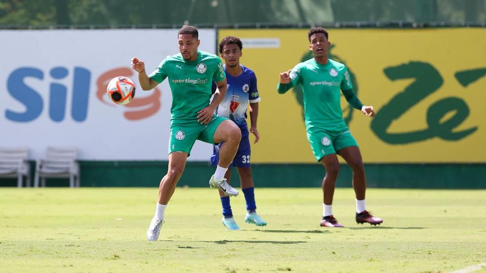 Vitor Roque tem Data Fifa a seu favor para fazer primeiro gol no Palmeiras e tentar virada em final