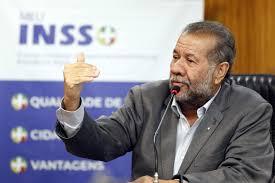 Ministro Carlos Lupi publica em suas redes sociais a Nota Oficial do Ministério da Previdência/INSS