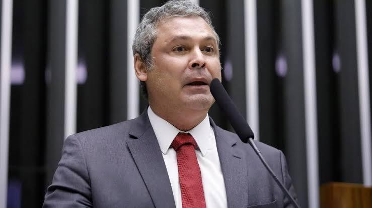 Para líder do PT na Câmara, deputados que assinaram urgência para o projeto de anistia decidiram 'romper com o governo'
