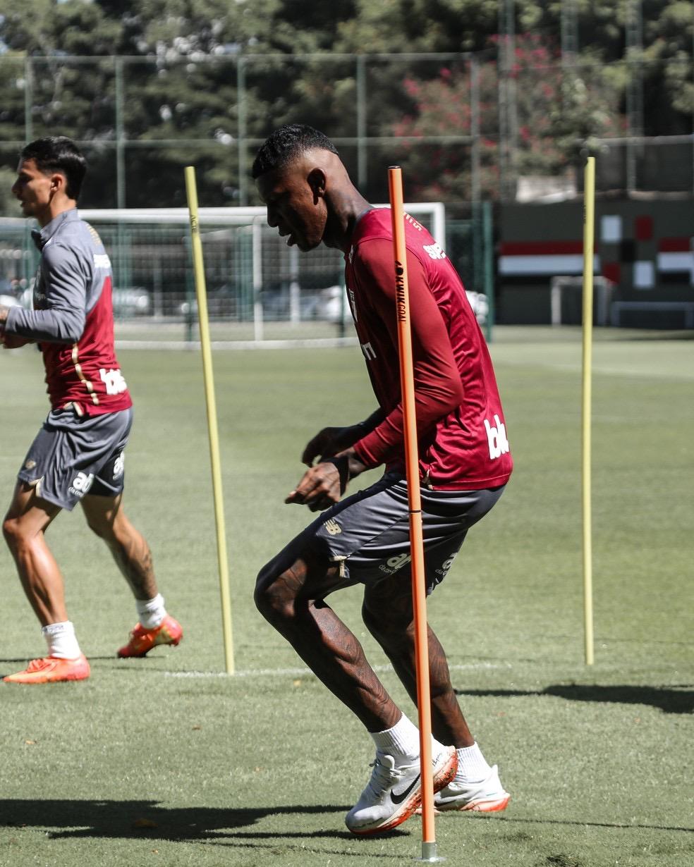 São Paulo se reapresenta, e Arboleda passa por exames