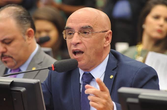 Se Carlos Lupi for demitido, nós sairemos, diz líder do PDT