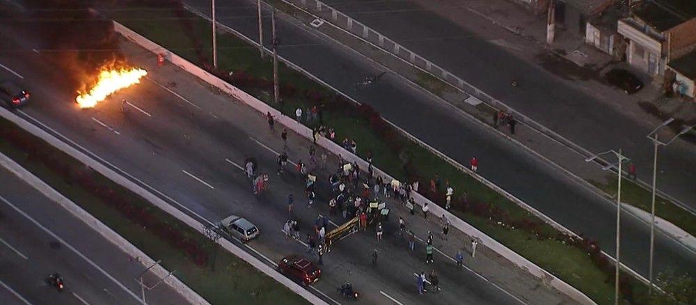 Protesto na Marginal Pinheiros na região do Cebolão causa congestionamento e tem reflexos na circulação de trens