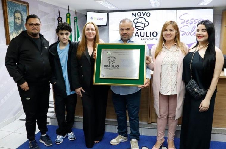 Restaurante recebe Placa Comemorativa por ação social em Osasco