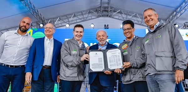 Em Osasco o Presidente da República Luiz Inácio Lula da Silva liberou R$ 200 milhões para favelas da 13 e do Limite e mais R$ 82 milhões para bairro do Rochdale