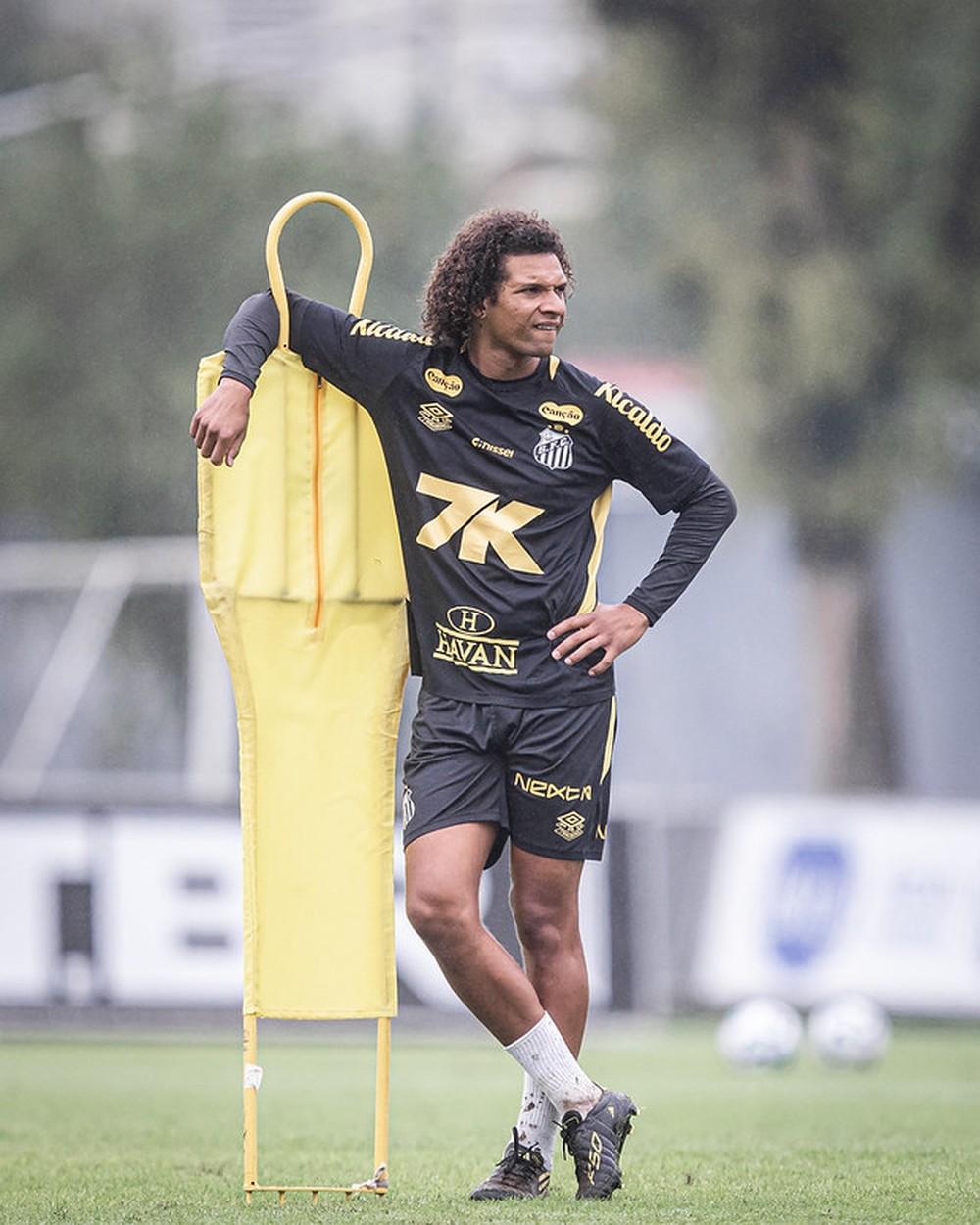 Entenda por que Willian Arão não deve estrear pelo Santos contra o Flamengo, pelo Brasileirão