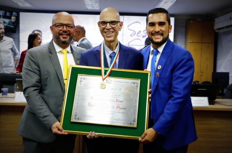 Câmara de Osasco presta homenagem a médico referência em saúde pública
