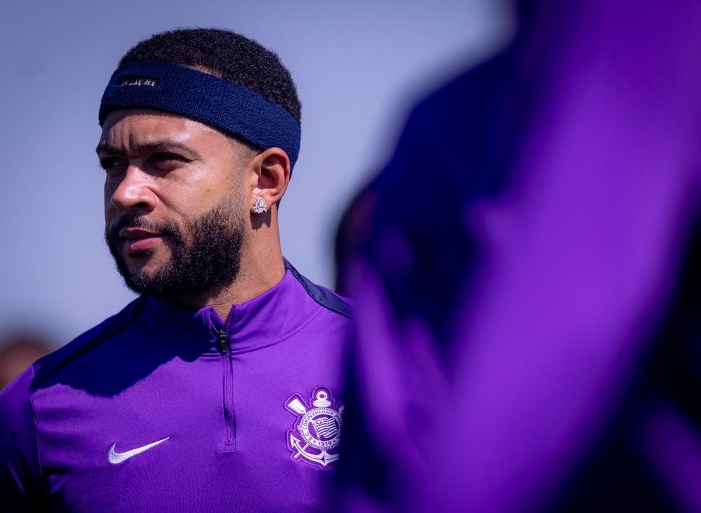 Escalação do Corinthians: Memphis volta, e Dorival testa duas opções para o lugar de Matheuzinho