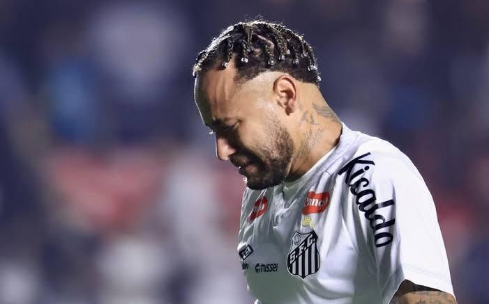 Neymar tem edema na coxa e inicia tratamento; Santos comunica CBF antes de convocação