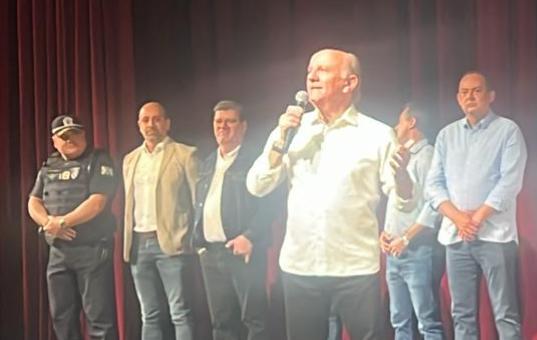 Prefeito Beto Piteri participou hoje (25) da Edição 2025 do programa “Nosso Abraço” que traz alegria e descontração aos servidores de Barueri
