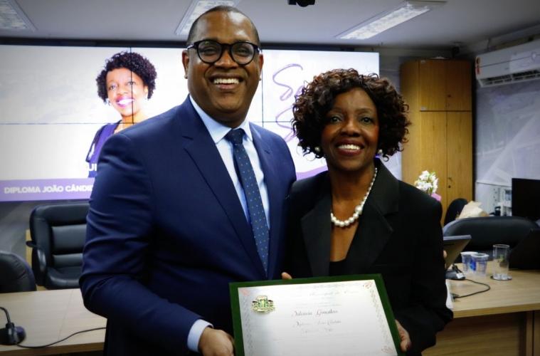 Servidora do Hospital Regional é homenageada na Câmara Municipal