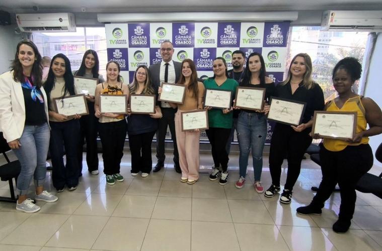 Veterinários, time de várzea e cachorro-quente recebem homenagem em plenário