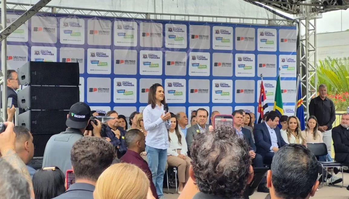 Ao lado do Prefeito de Santana de Parnaíba Elvis César a Deputada Estadual Bruna Furlan participou da inauguração do novo hospital municipal