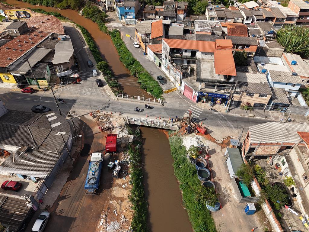 Barueri interdita ponte para reconstrução e reforço contra enchentes no Rio Cotia na próxima quinta-feira (20)