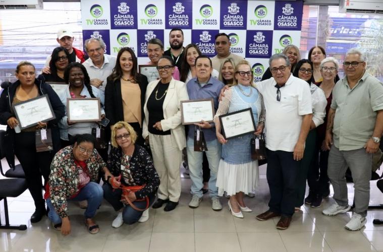 Diretores dos CRAS e capitão da PM de Osasco recebem moções