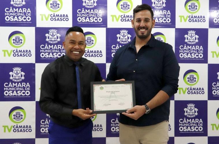 Médico da UBS da Vila Menck e 14º Batalhão da PM recebem moções