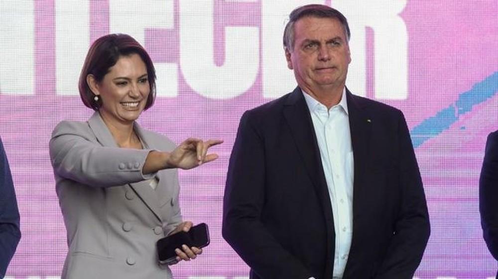 Moraes autoriza Bolsonaro a receber visita de Michelle neste domingo, com hora marcada