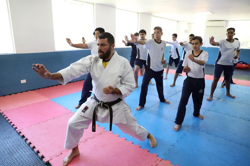 Parceria entre Prefeitura e Exército promove formação cidadã por meio do esporte