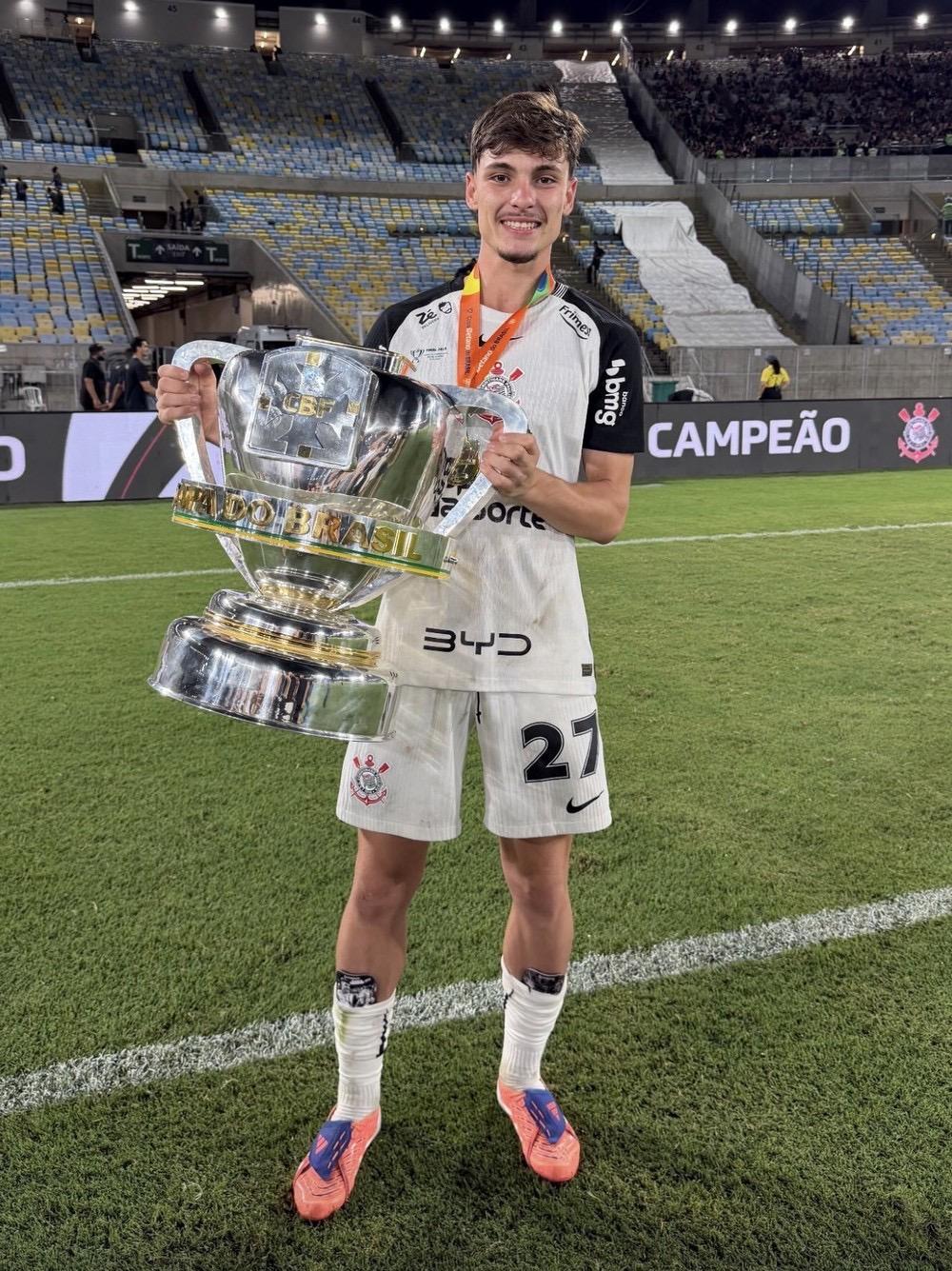 Breno Bidon fica no Corinthians? Agente cita sondagens da Europa, mas diz: 