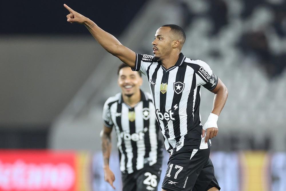 O que falta para anúncio de Marlon Freitas, do Botafogo, como reforço do Palmeiras