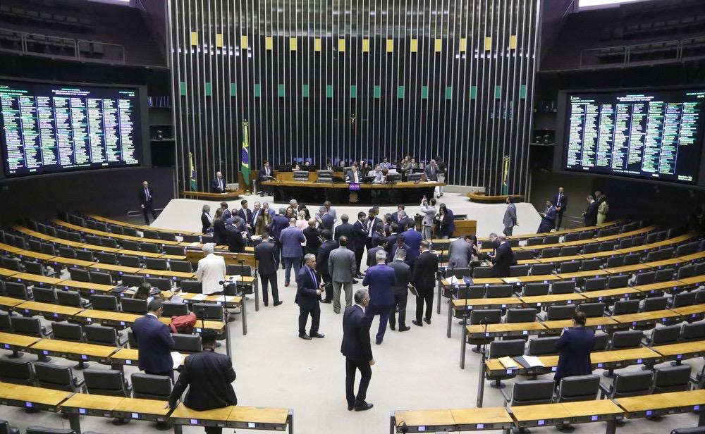 Câmara dos Deputados lança mais um concurso público, com salários de R$ 21 mil; veja o que se sabe
