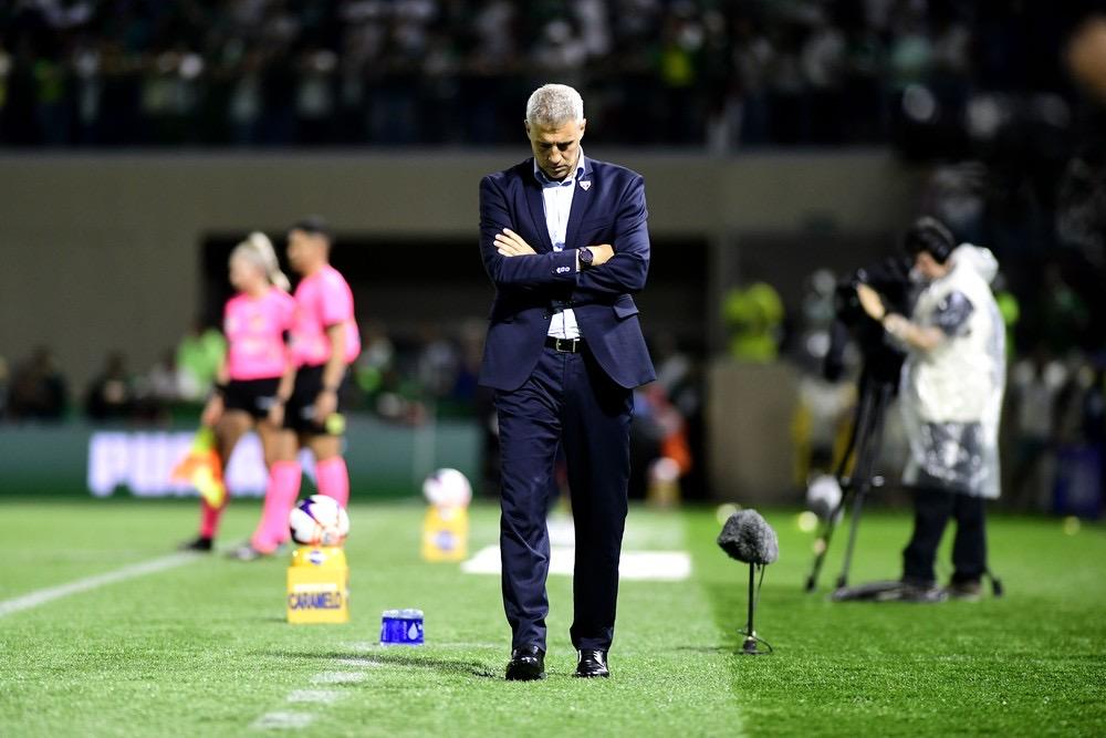 Chegada de Rafinha e declarações polêmicas colocam em xeque o futuro de Crespo no São Paulo