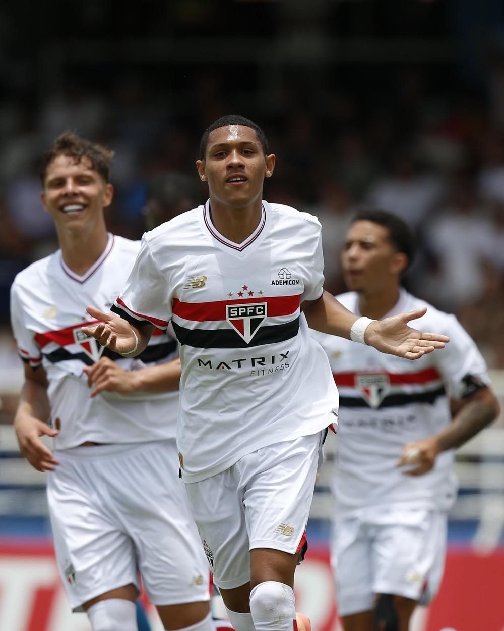 Conheça Tetê, autor de gol olímpico na estreia do São Paulo na Copinha