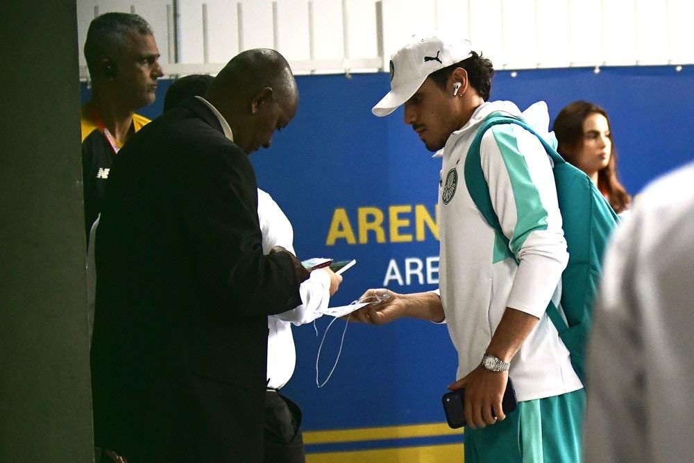 Despedida? Veiga é ovacionado pela torcida do Palmeiras e ganha elogios em meio a futuro incerto