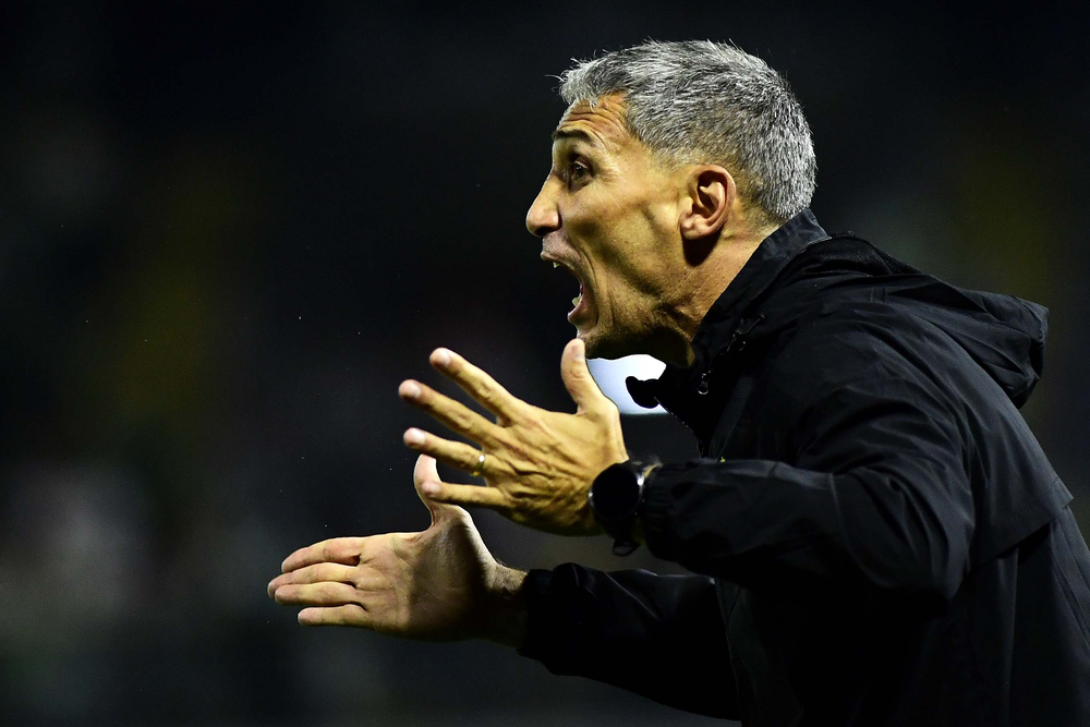 Vojvoda vê boa postura do Santos e lamenta derrota em clássico: 