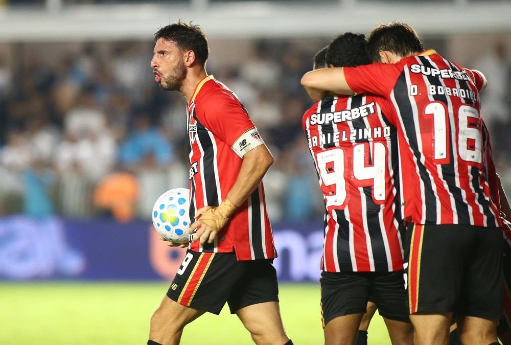 Análise: São Paulo é burocrático e não aproveita crise no rival