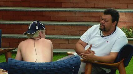 Babu Santana desfaz aliança com Juliano Floss e declara: 'Vou pular do barco'