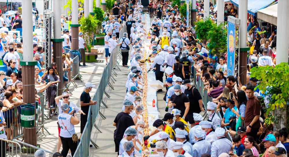 CACHORRO-QUENTE DE 64 METROS MARCA ANIVERSÁRIO DE OSASCO