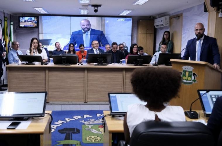 Câmara de Osasco retoma sessões ordinárias com presença do prefeito
