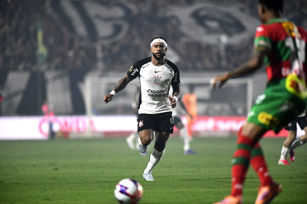 Corinthians adota precaução extra com físico de Memphis Depay de olho na Libertadores e na Copa
