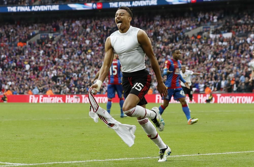 Ele foi celebridade na Coreia do Sul: quem é o ex-seleção inglesa que negocia com o Corinthians