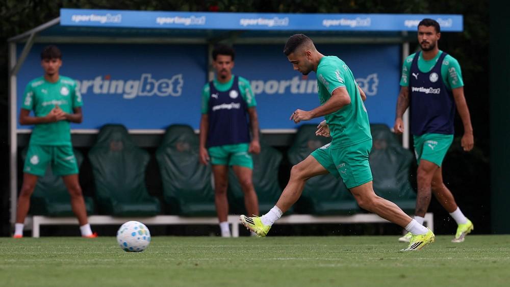 Escalação do Palmeiras: Abel pode repetir o time pela terceira vez seguida; Paulinho treina no campo