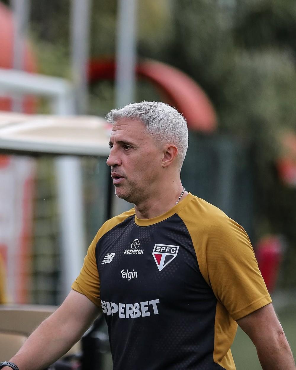 Escalação do São Paulo: Crespo vai usar titulares contra o Santos