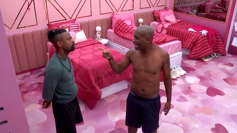 Leandro Boneco e Edilson têm discussão acalorada no BBB 26