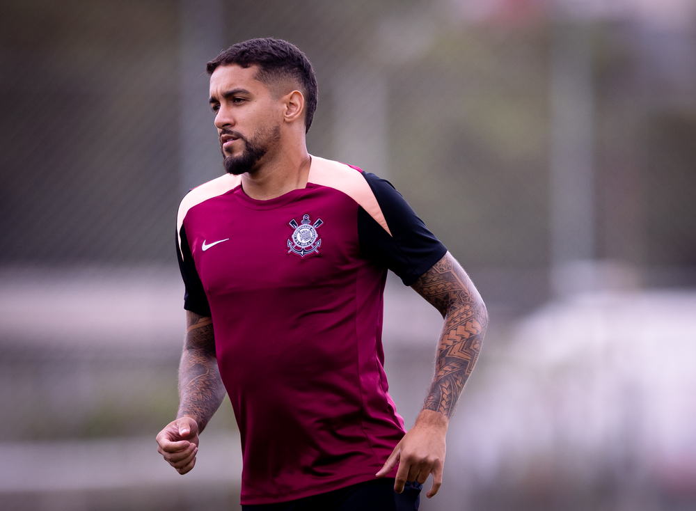 Matheus Pereira fica fora de treino e desfalca Corinthians contra Portuguesa