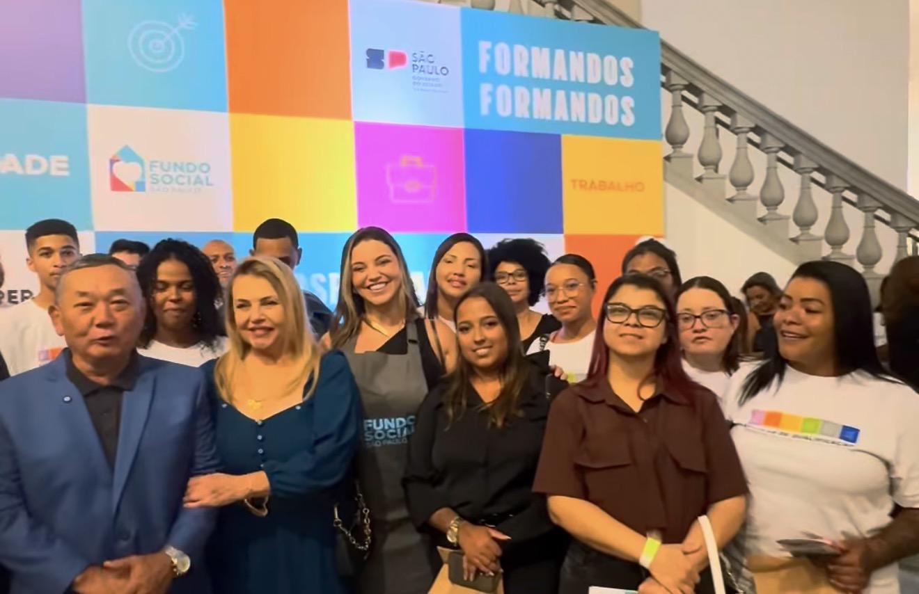 Prefeito de Jandira Doutor Sato participou na última quinta-feira (12) no Palácio dos Bandeirantes da Formatura dos alunos da Carreta da Capacitação junto com Governador Tarcísio