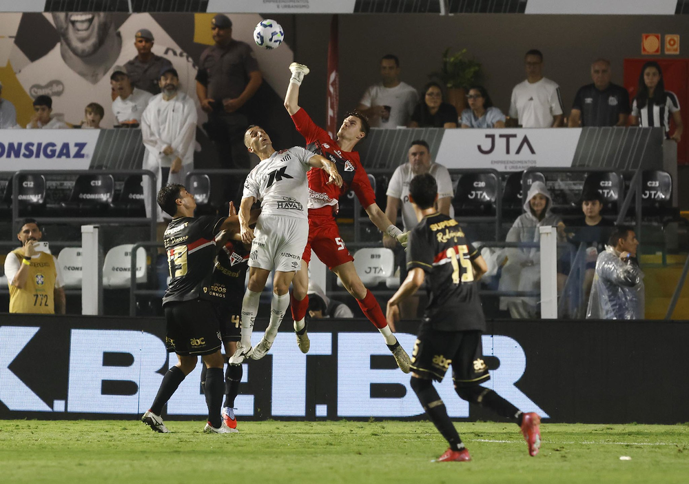 Young pode deixar São Paulo de graça após estafe se incomodar com perda de espaço