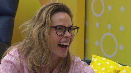 Ana Paula Renault se diverte ao acordar a casa com o Toque de Despertar da Central do Líder